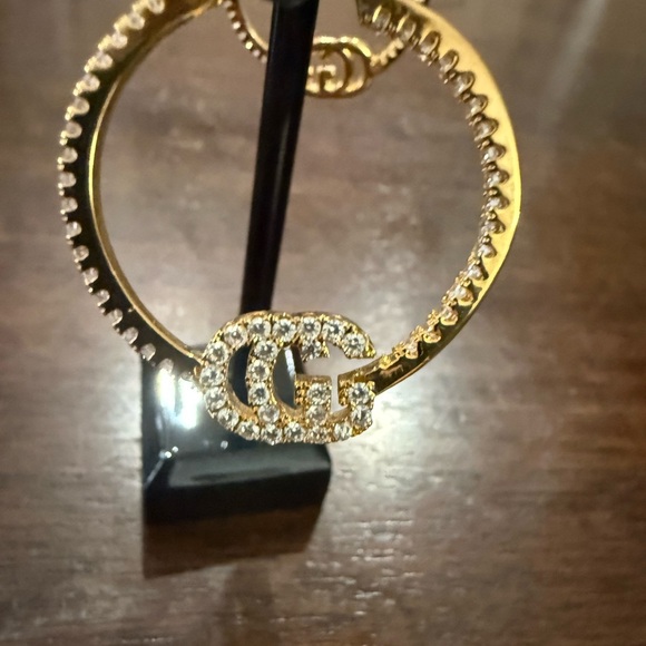 Authentic Gucci - Elegant Gold Hoop Earrings - Picture 3 of 6